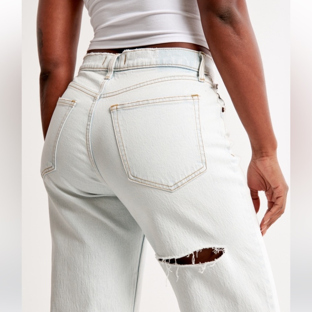 Abercrombie Curve Love Mid Rise Baggy Jean 🤍